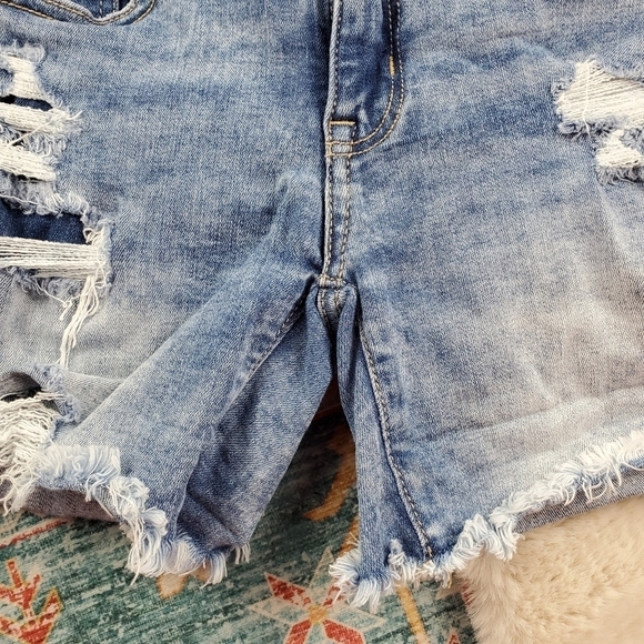 American Eagle Distressed Midi Shorts 0 - Picture 3 of 7